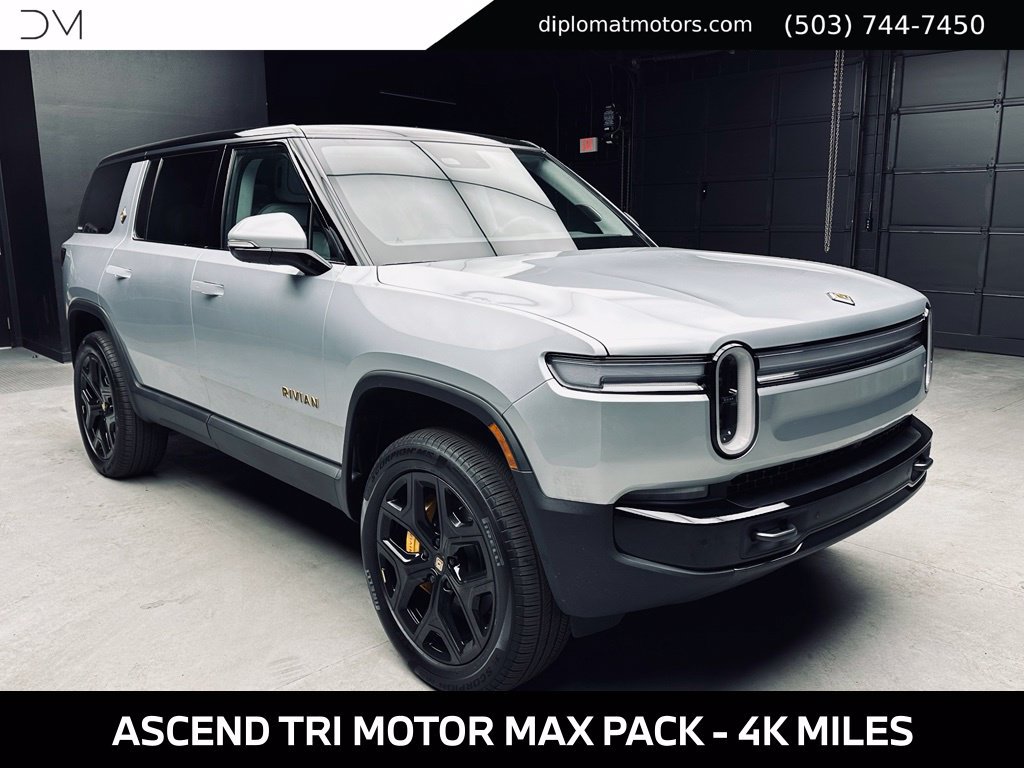Used 2025 Rivian R1S Premium Dual AWD/4WD image 10