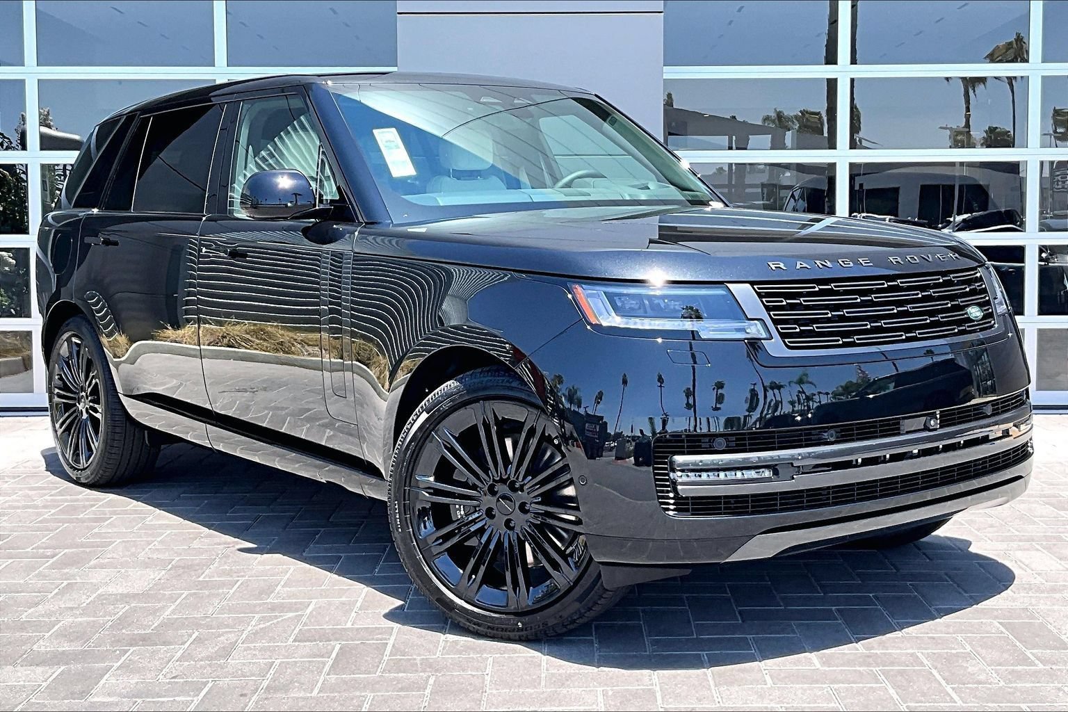 New 2026 Land Rover Range Rover Long Wheelbase SE AWD/4WD image 2