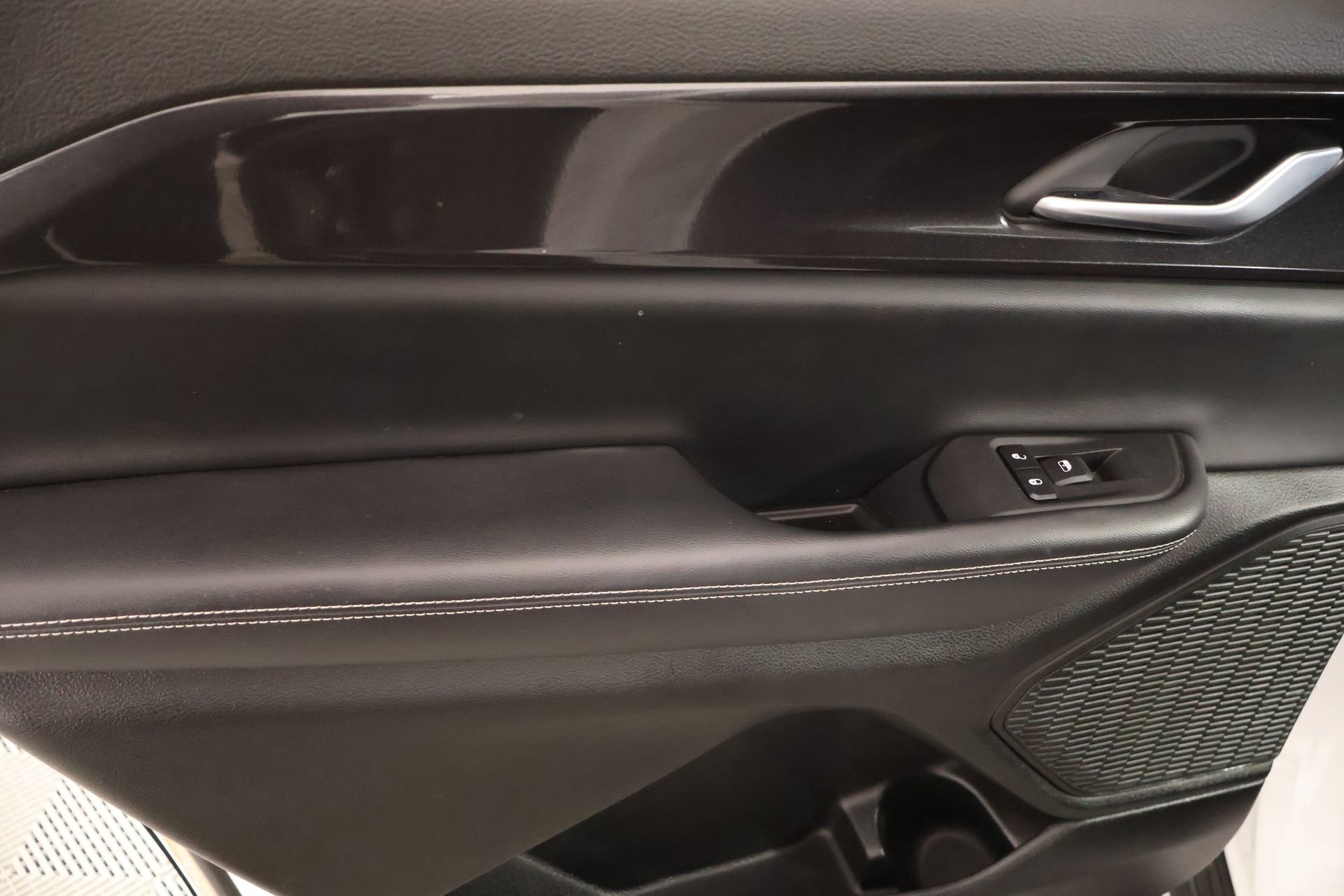 Used 2023 Jeep Grand Cherokee L Laredo image 17