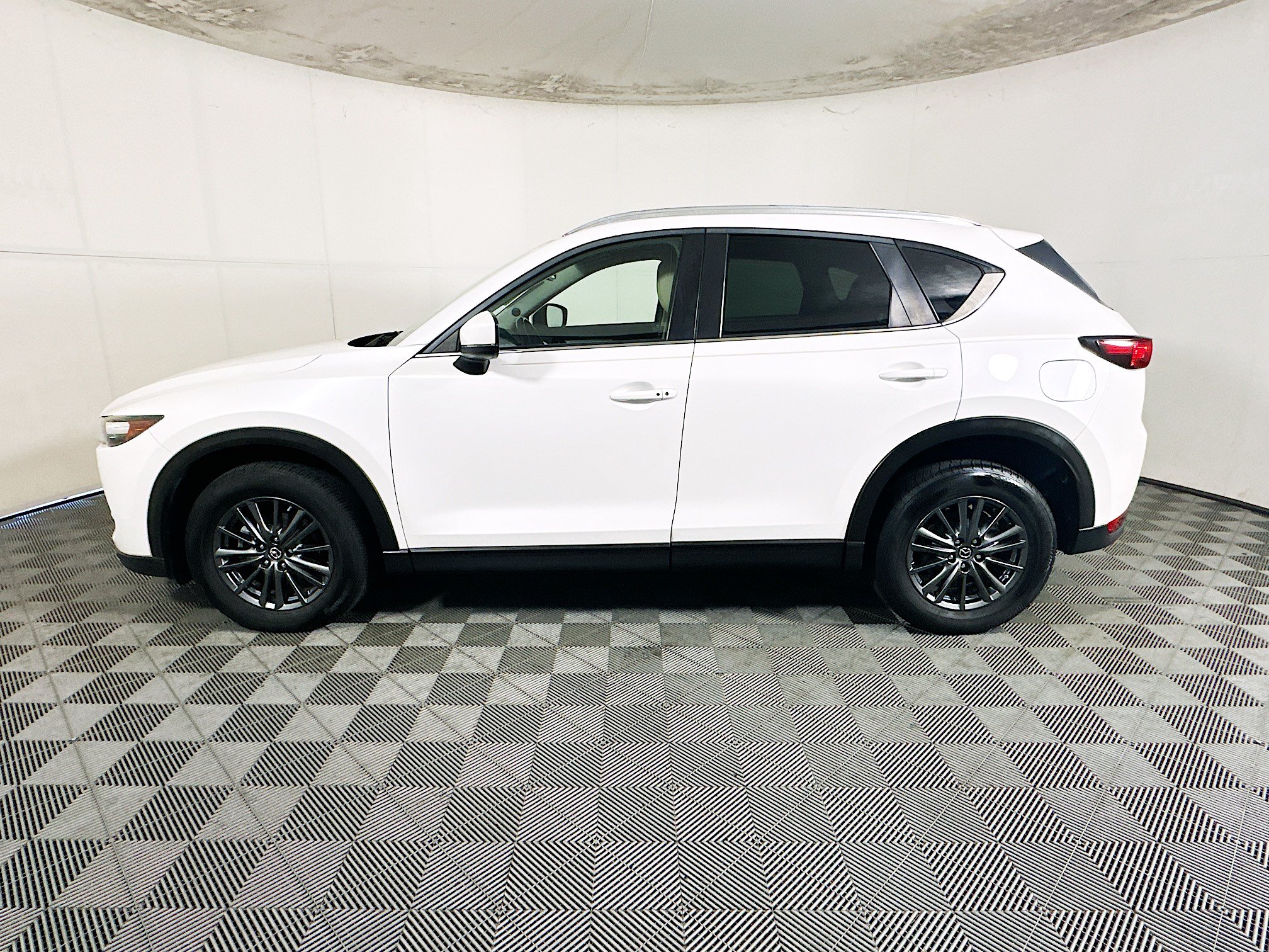 Used 2019 MAZDA CX-5 Touring FWD image 6