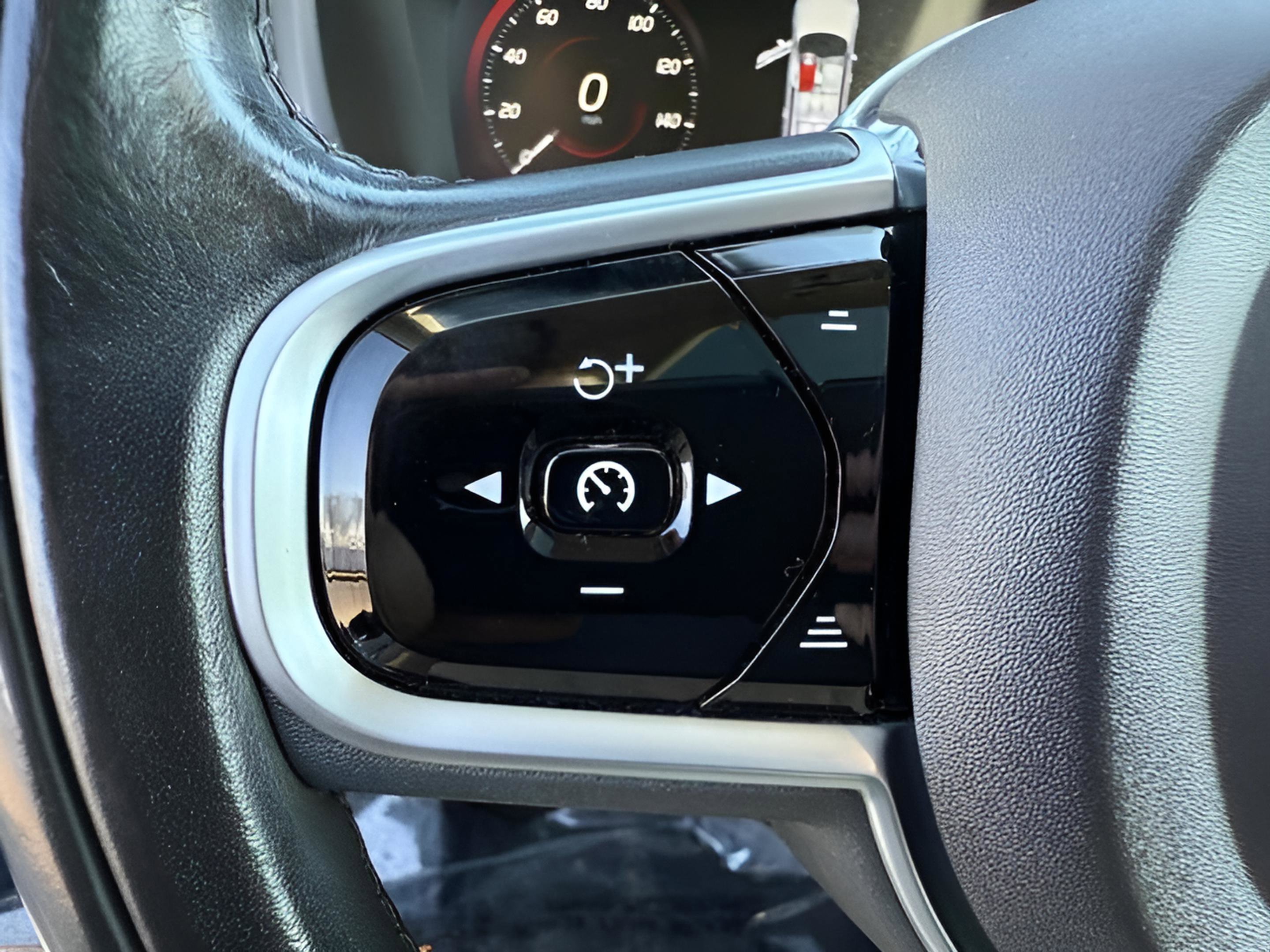 Used 2020 Volvo XC90 T6 Momentum AWD/4WD image 21
