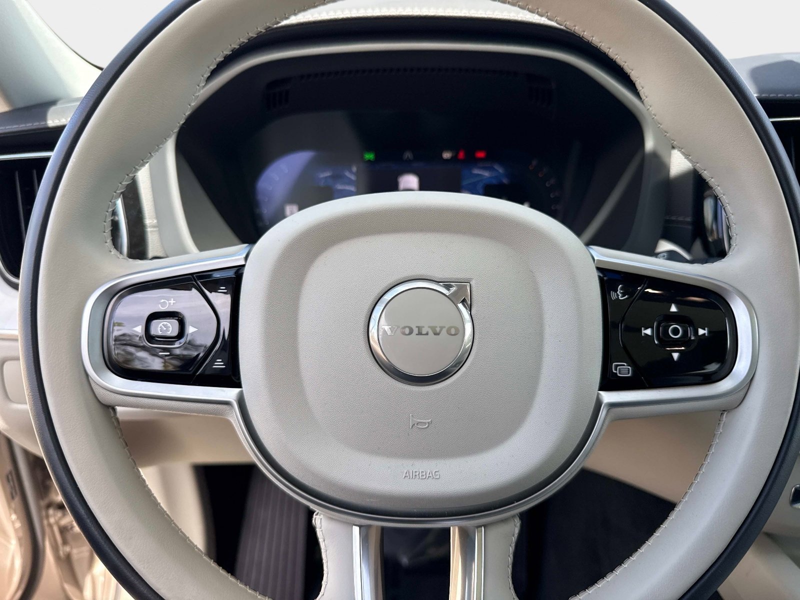 Used 2026 Volvo XC60 B5 Ultra w/ Protection Package Premier image 30