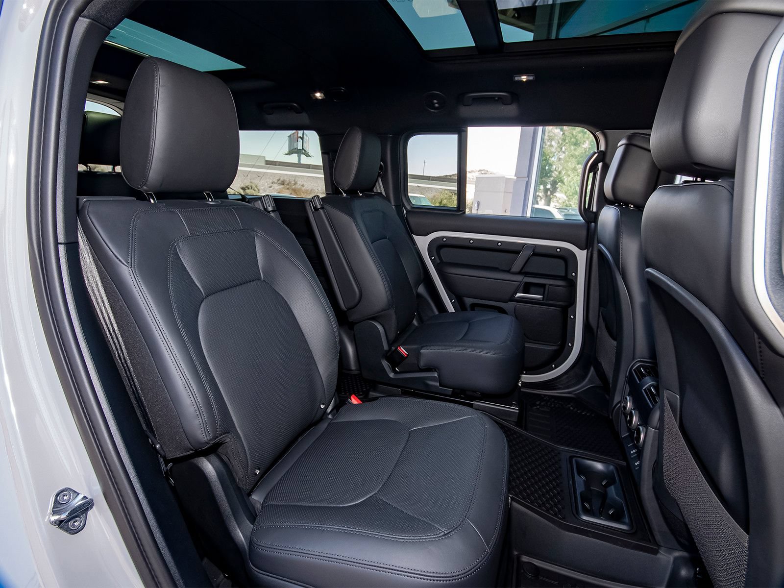 New 2026 Land Rover Defender 130 X-Dynamic SE AWD/4WD image 49