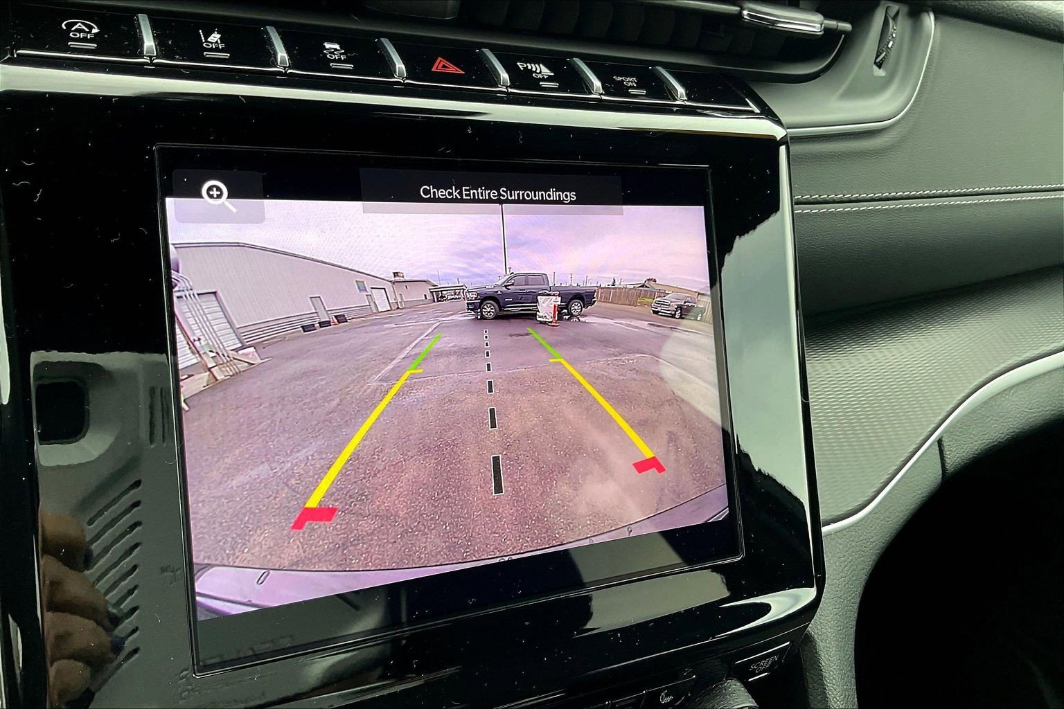 Used 2025 Jeep Grand Cherokee Laredo X w/ Luxury Tech Group I image 21