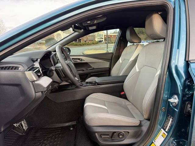 Used 2025 Toyota Camry SE w/ Convenience Package image 13