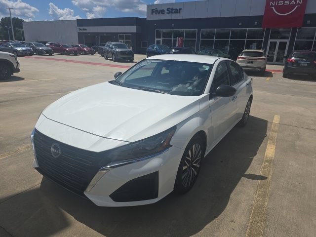 Used 2025 Nissan Altima 2.5 SV FWD image 3