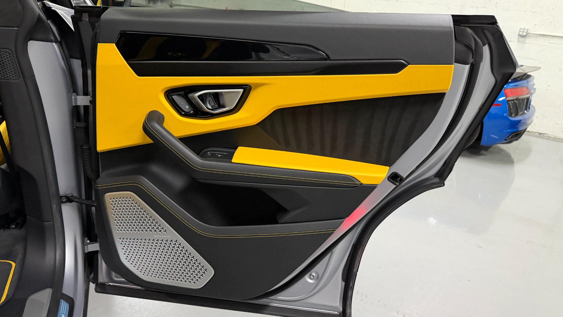 Used 2022 Lamborghini Urus AWD/4WD image 65