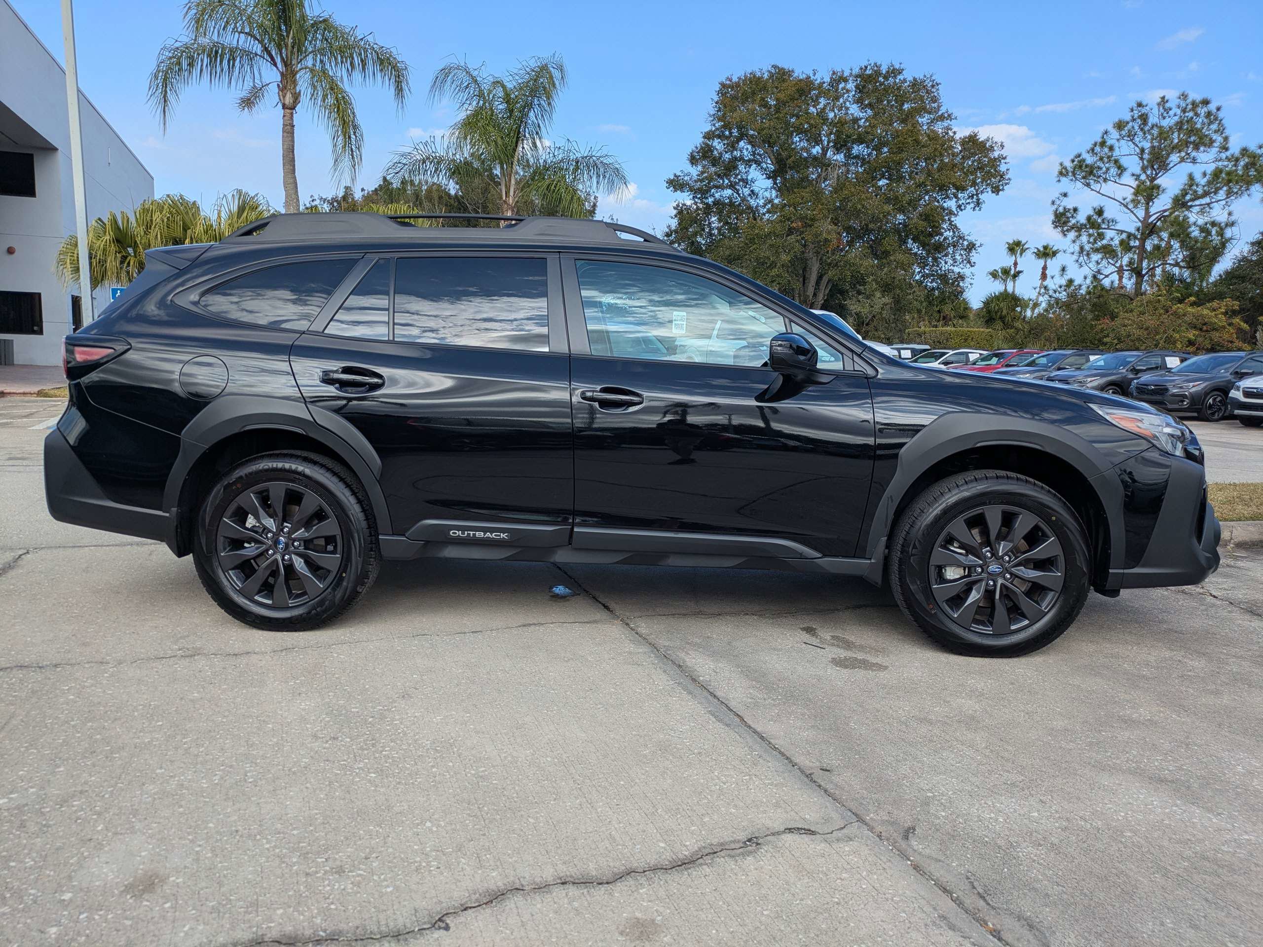 Certified 2025 Subaru Outback Onyx Edition w/ Popular Package #2 image 3