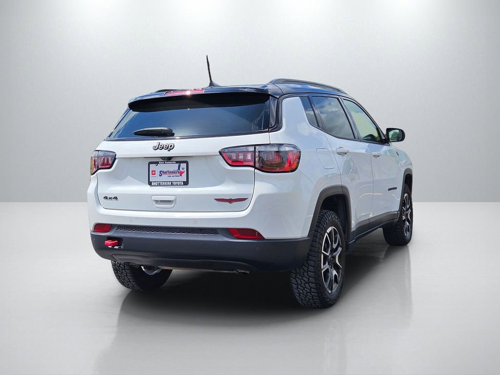 Used 2025 Jeep Compass Trailhawk AWD/4WD image 5