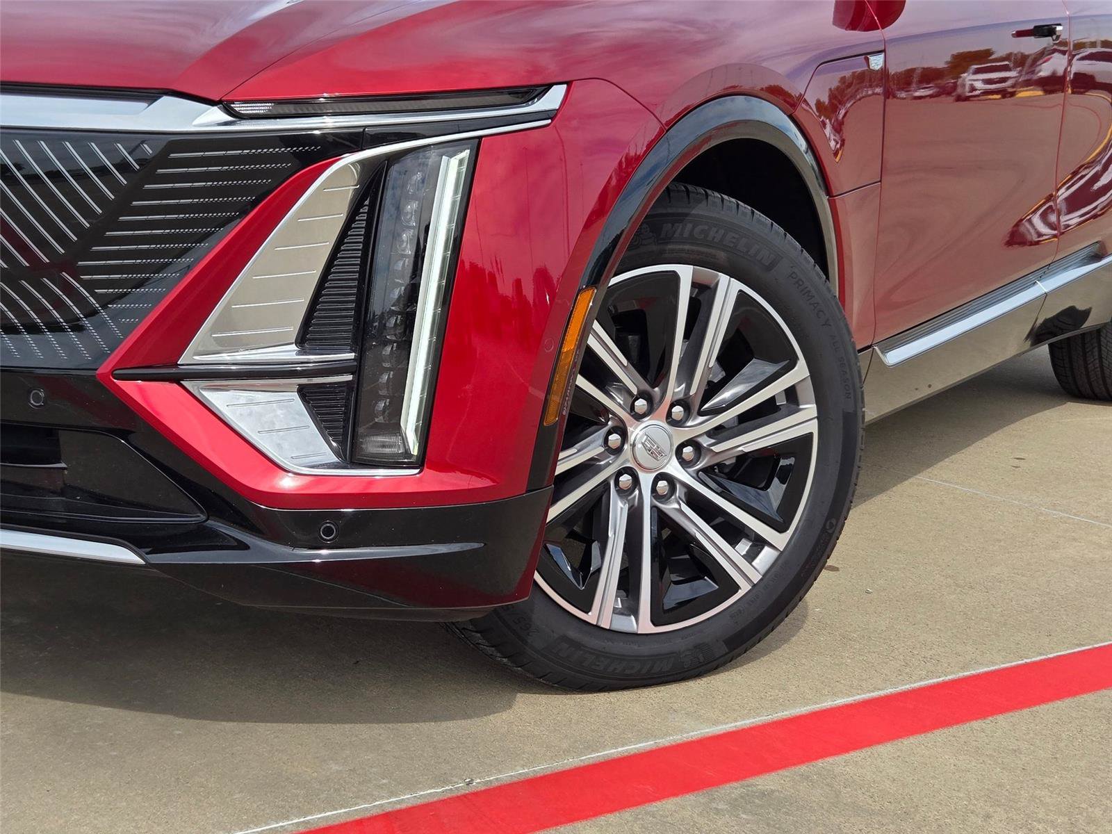 New 2026 Cadillac Lyriq Luxury w/ LPO, Floor Liner Package AWD/4WD image 7