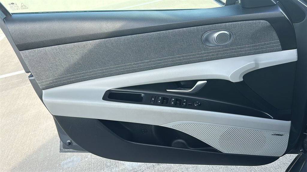 Used 2024 Hyundai Elantra Limited FWD image 21