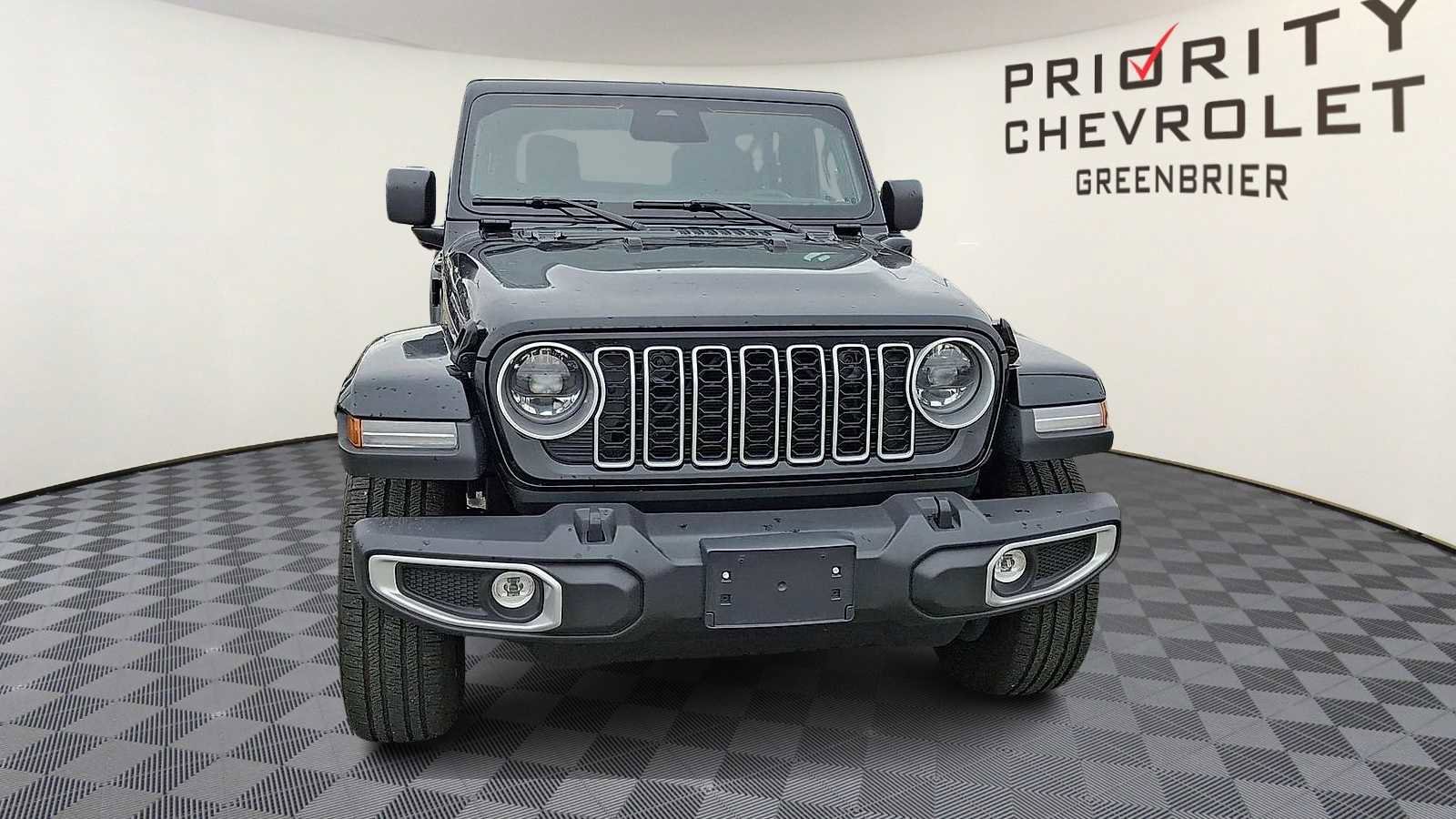 Used 2025 Jeep Wrangler Sahara image 3