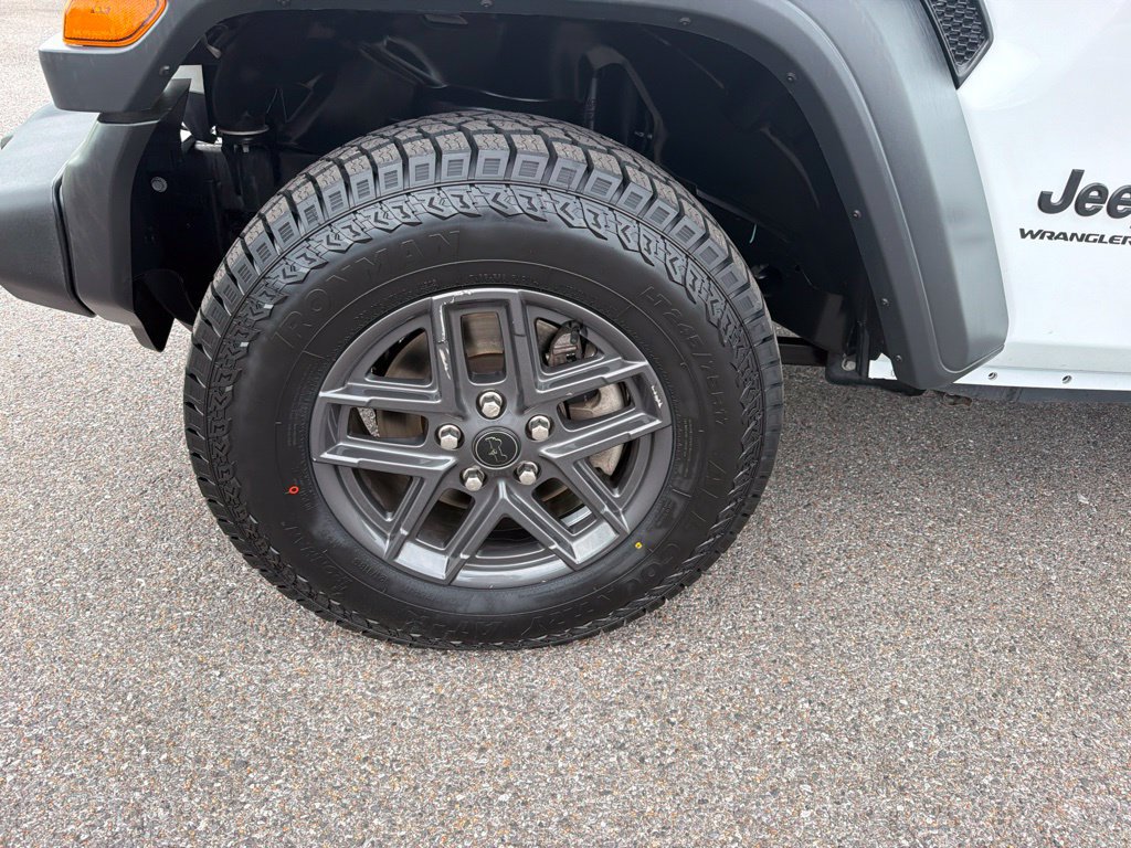 Used 2024 Jeep Wrangler Unlimited Sport AWD/4WD image 9