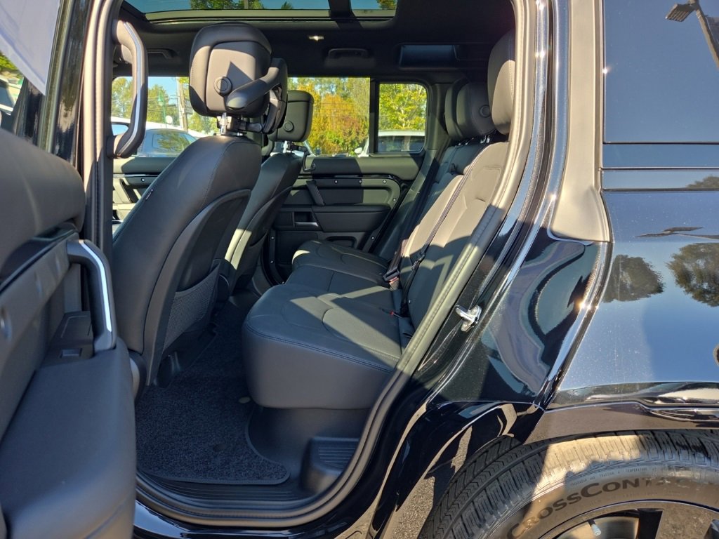 New 2026 Land Rover Defender 110 X-Dynamic SE image 5