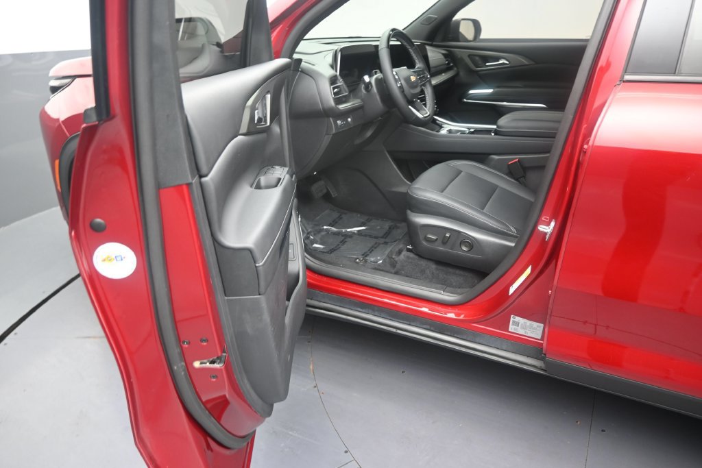 Used 2024 Chevrolet Traverse LT w/ Enhanced Driving Package FWD image 11