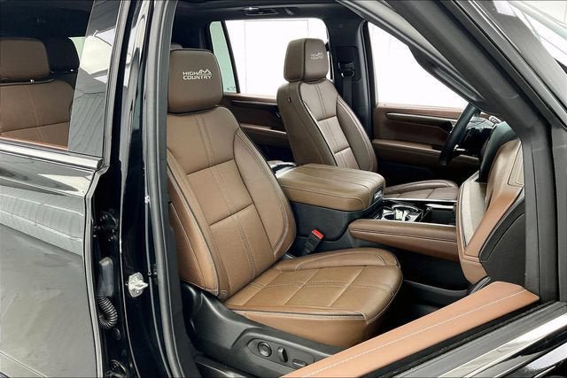 Certified 2025 Chevrolet Suburban High Country AWD/4WD image 7