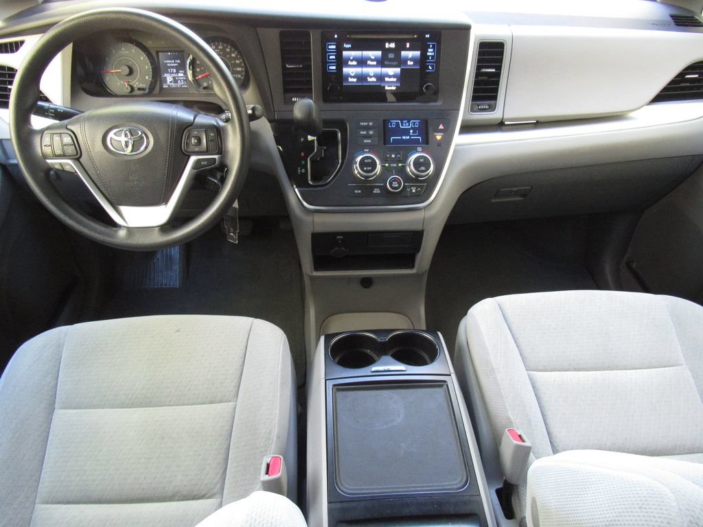 Used 2015 Toyota Sienna LE FWD image 29