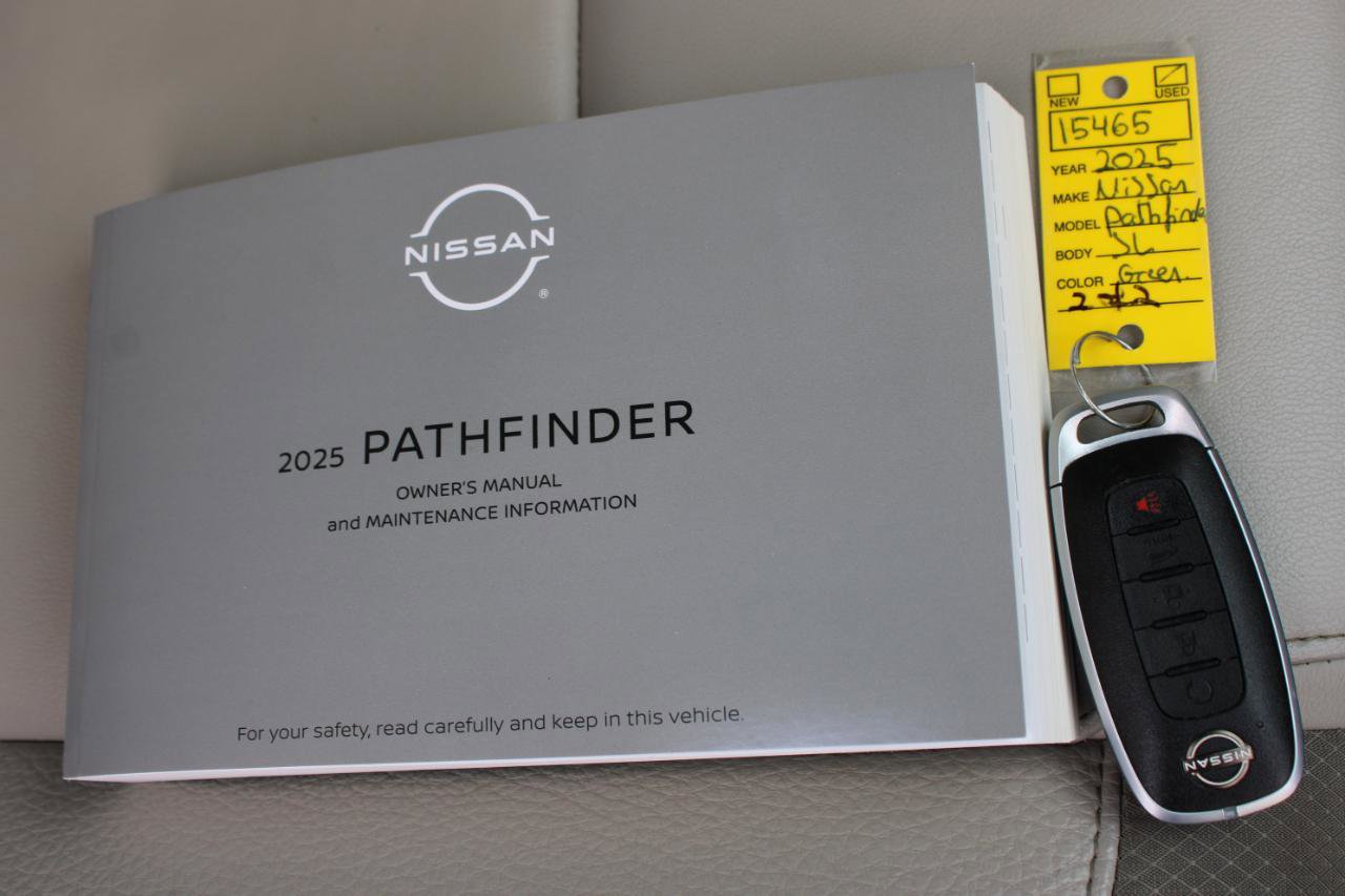Used 2025 Nissan Pathfinder SL AWD/4WD image 49