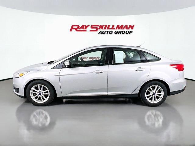Used 2017 Ford Focus SE FWD image 4