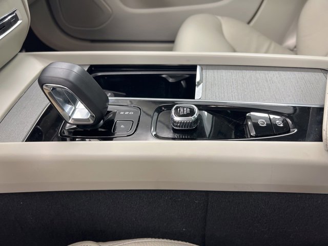 Used 2023 Volvo V60 B5 Cross Country Plus w/ Climate Package image 24