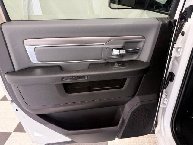 Used 2023 RAM 1500 Classic SLT AWD/4WD image 18
