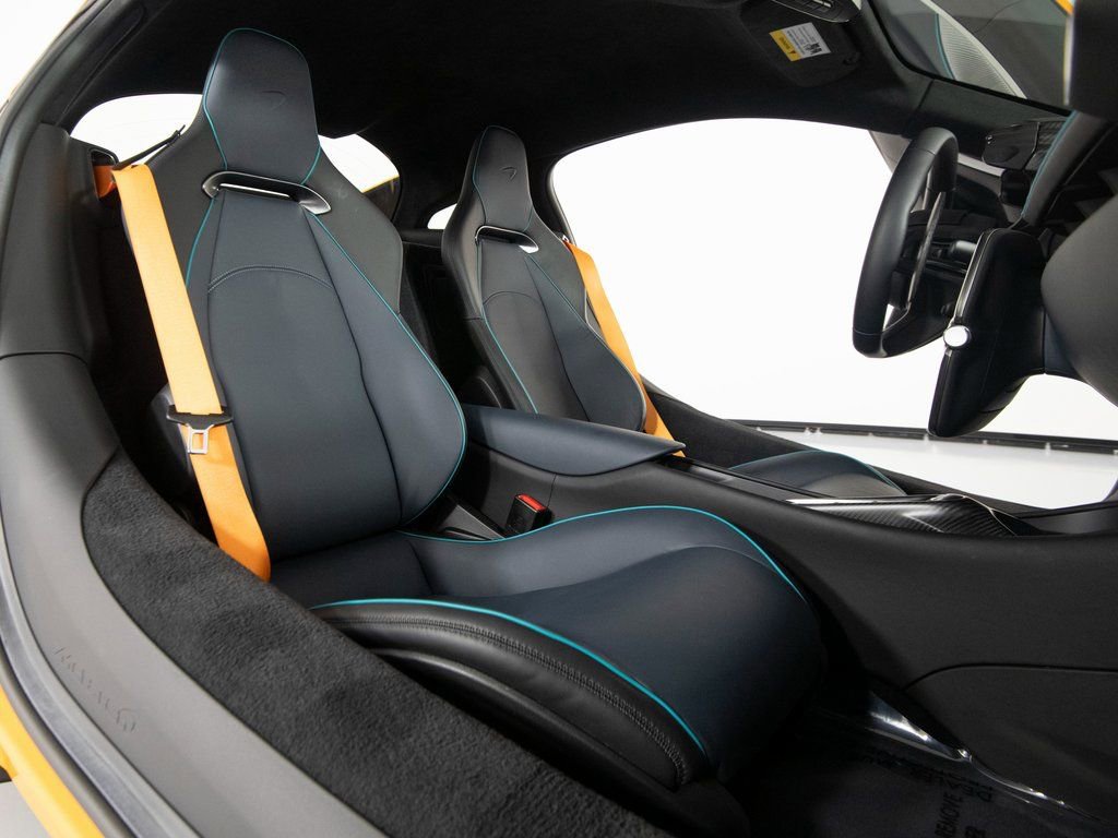 Used 2023 McLaren Artura image 31