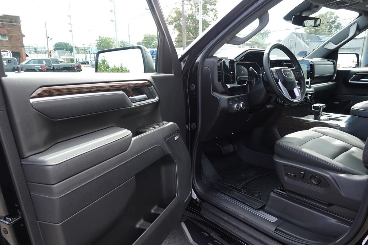 Used 2025 GMC Sierra 1500 Elevation w/ Elevation Premium Package AWD/4WD image 16