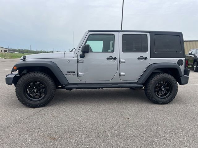 Used 2018 Jeep Wrangler Unlimited Sport w/ Dual Top Group AWD/4WD image 10