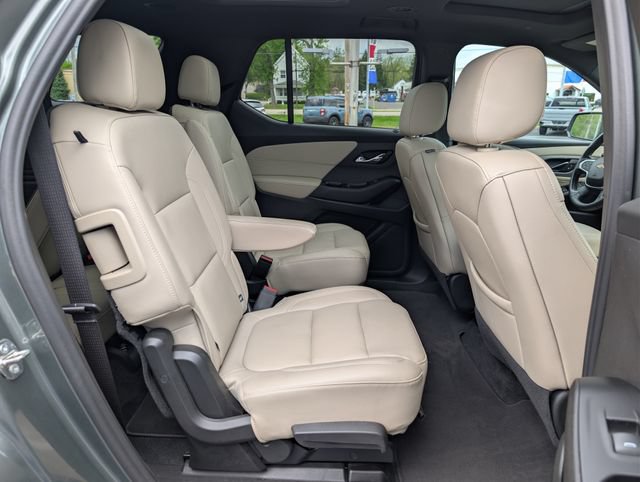 Used 2023 Chevrolet Traverse LT w/ LT Premium Package FWD image 17