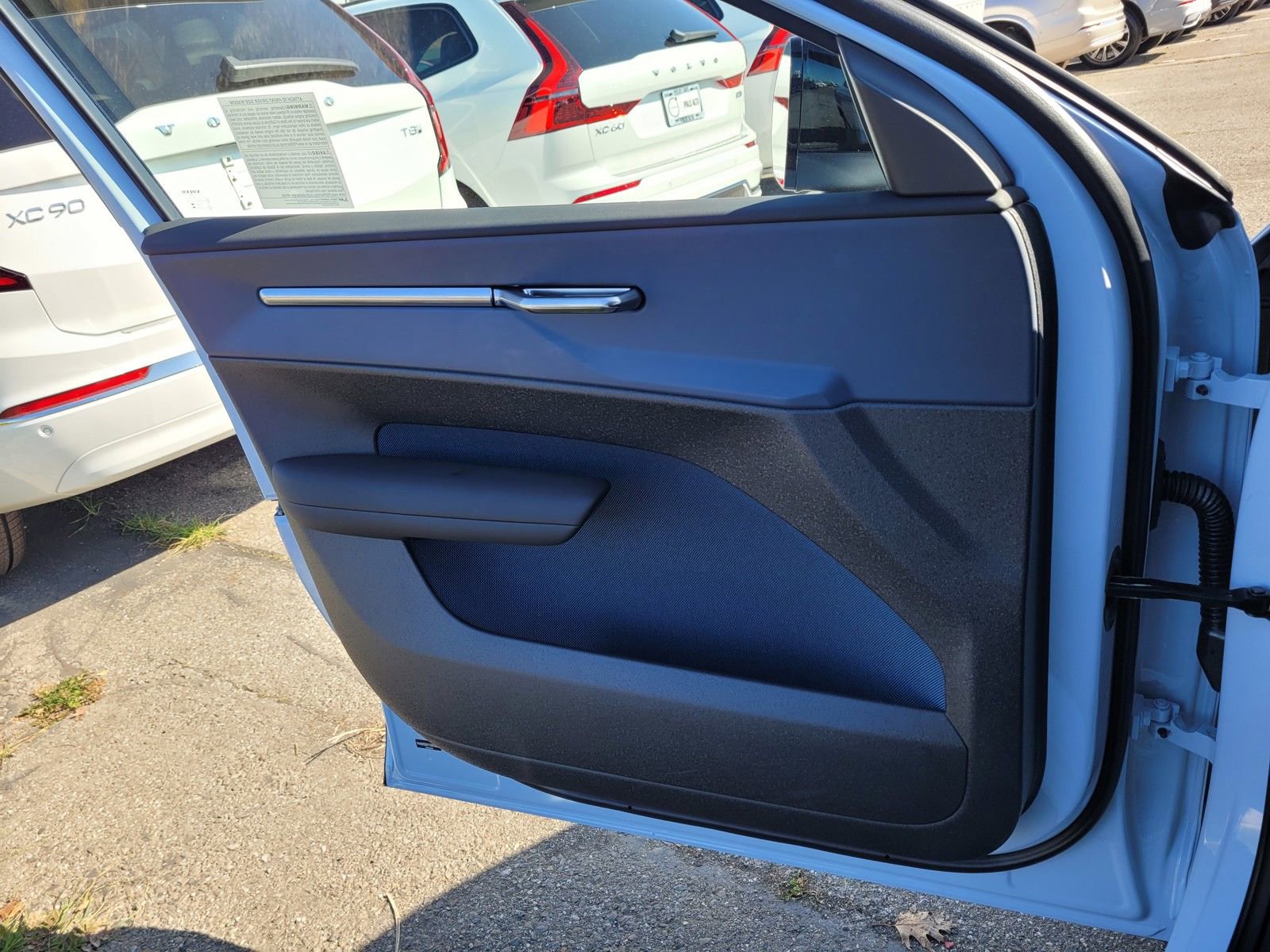 New 2026 Volvo EX30 Plus w/ Protection Package Premier image 13