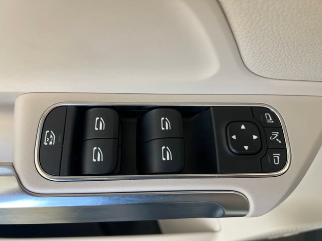 Used 2025 Mercedes-Benz EQB 300 4MATIC image 36