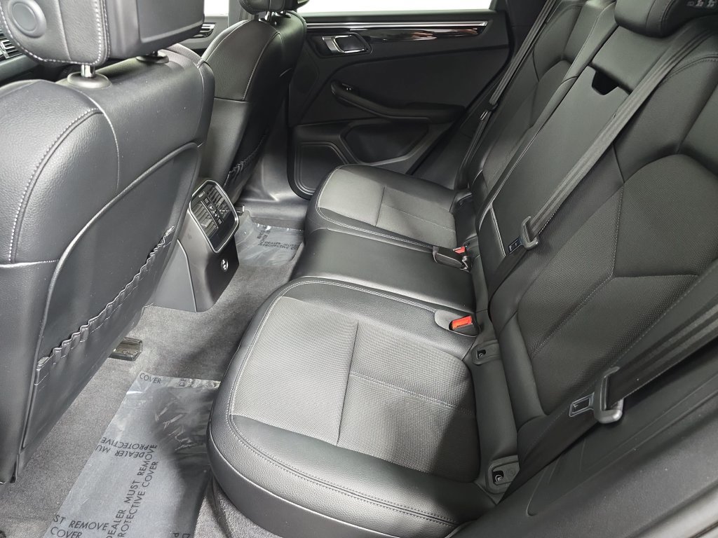 Certified 2023 Porsche Macan AWD/4WD image 24