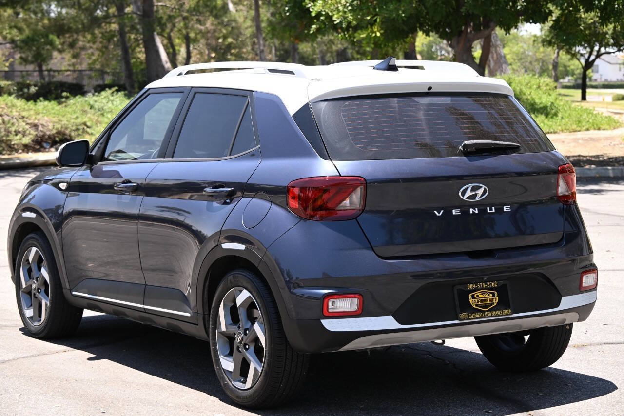 Used 2022 Hyundai Venue Limited FWD image 3