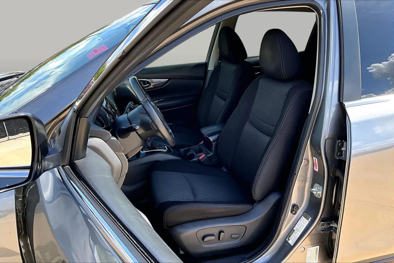 Used 2019 Nissan Rogue SV w/ Premium Package FWD image 8