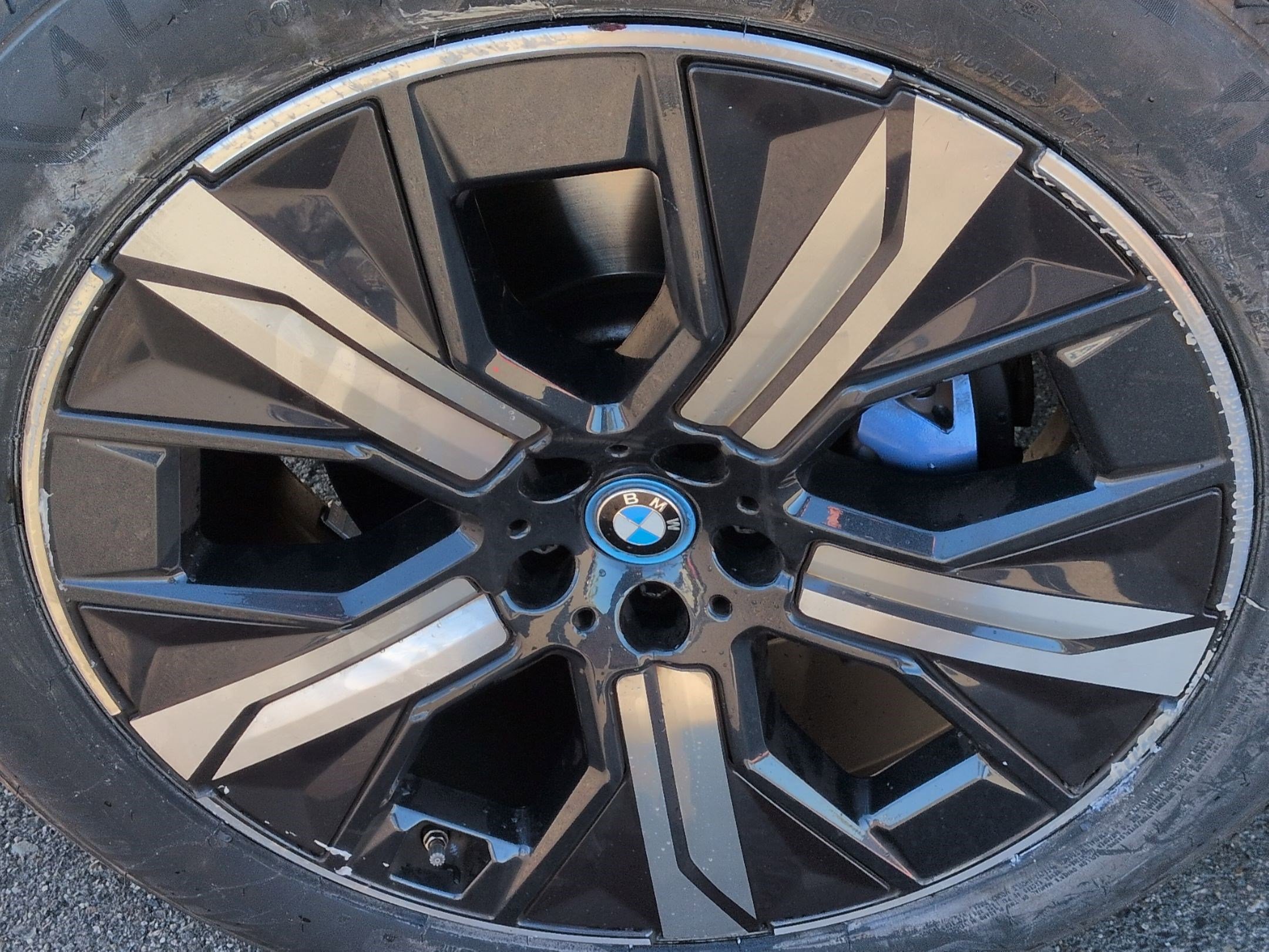 Used 2024 BMW iX xDrive50 w/ Sport Package image 13