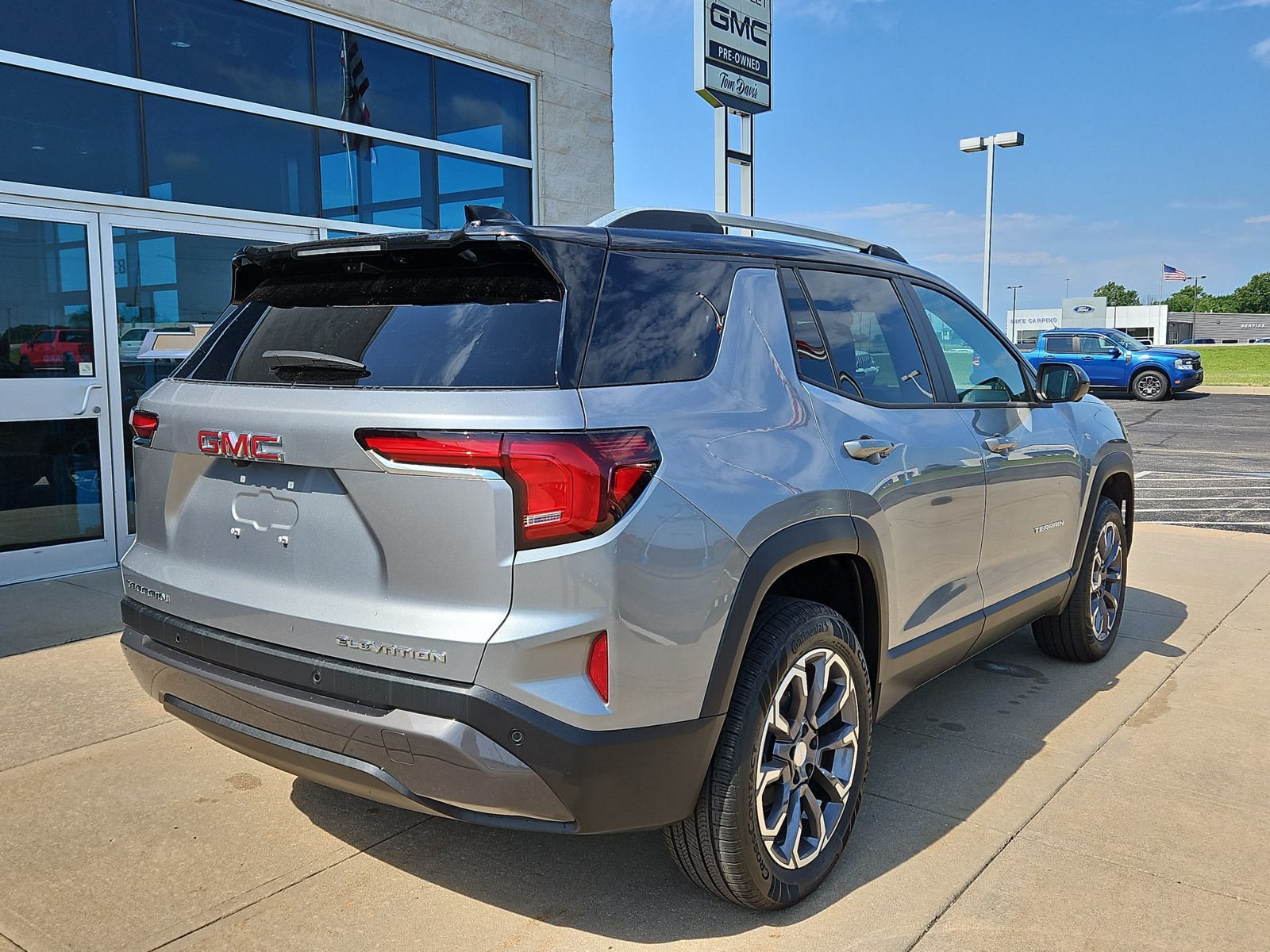 New 2027 GMC Terrain Elevation w/ Elevation Premium Package FWD image 4