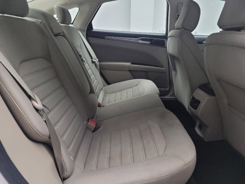 Used 2020 Ford Fusion SE FWD image 19