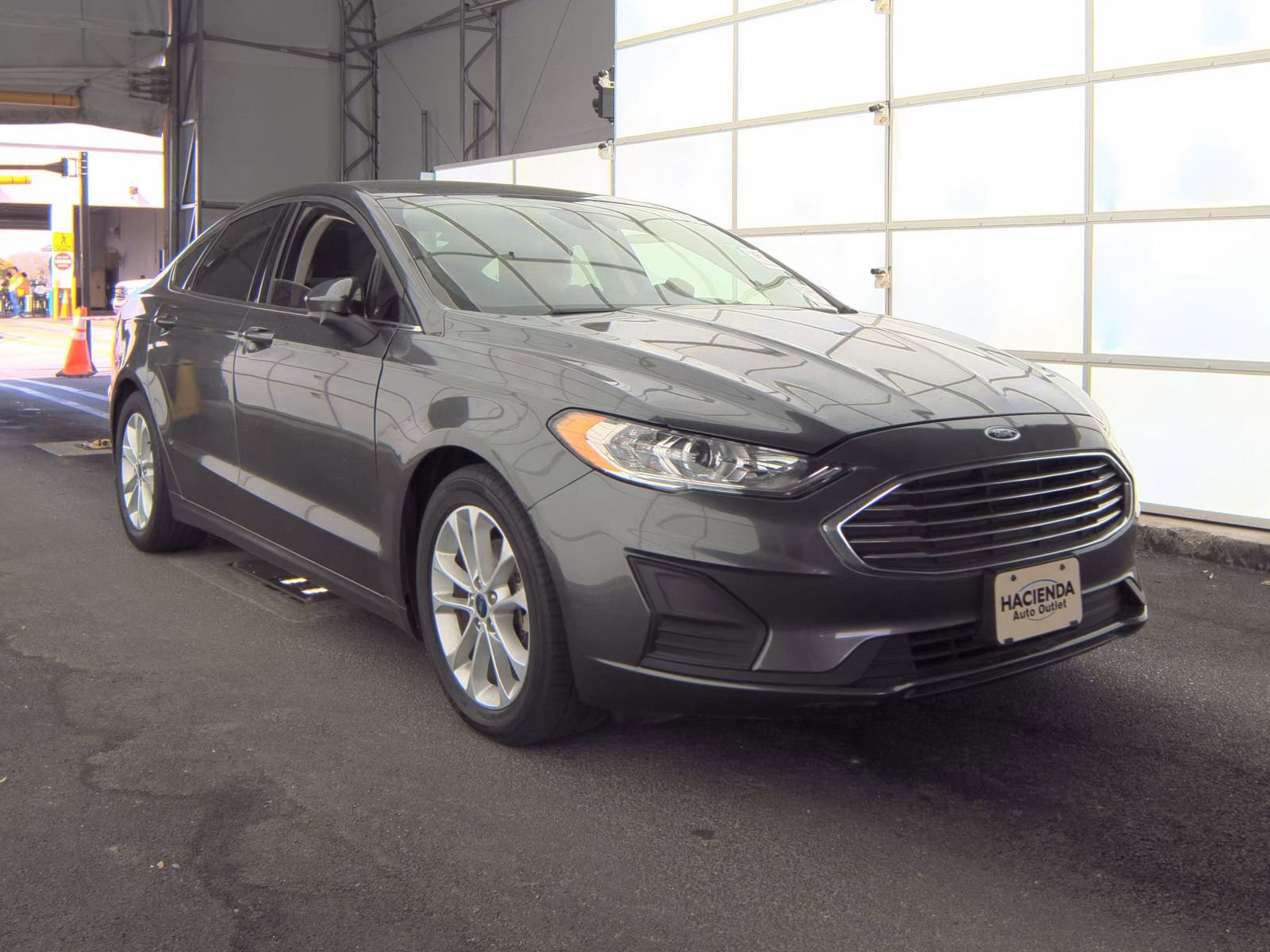 Used 2020 Ford Fusion SE image 4