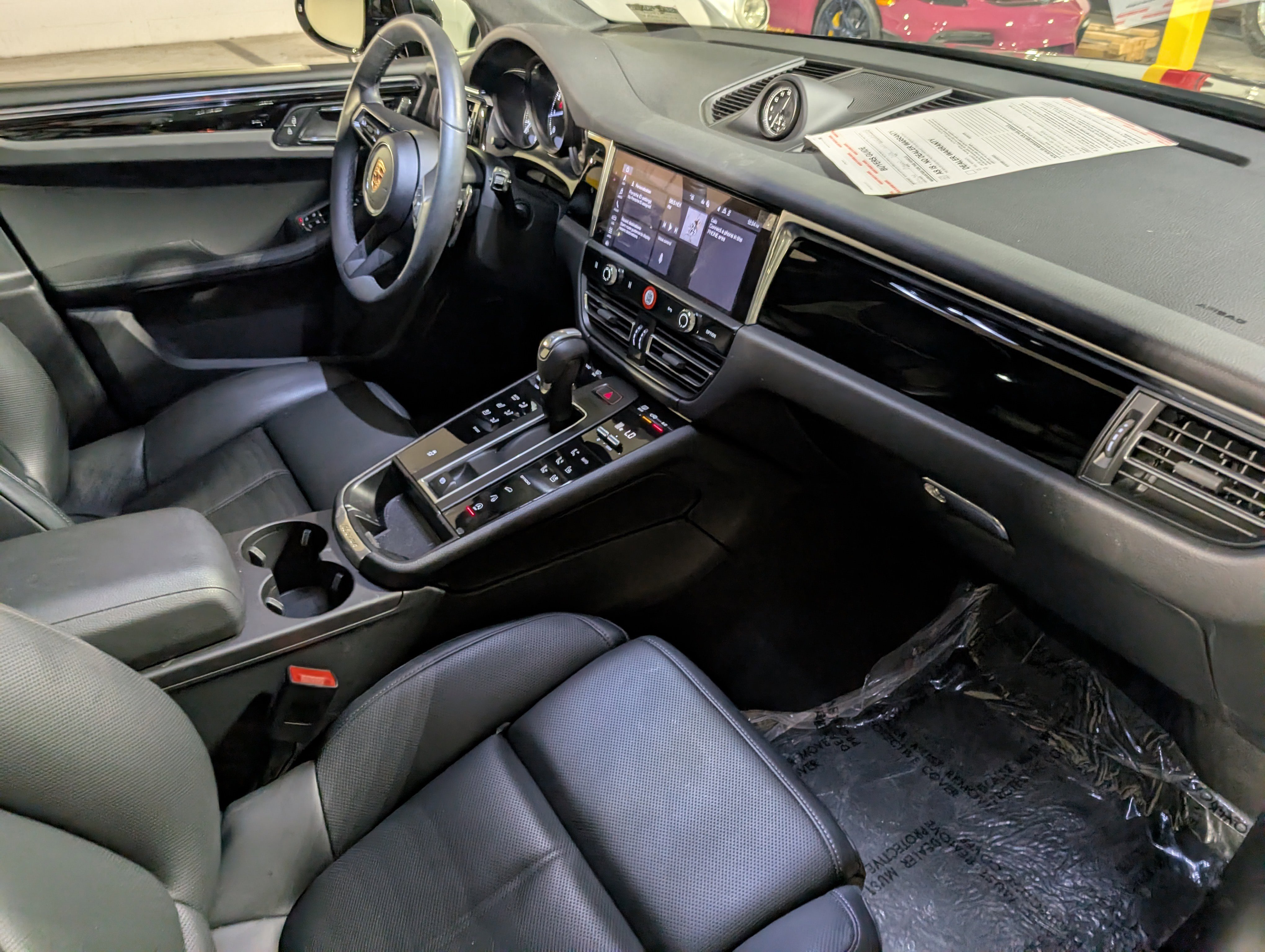 Certified 2025 Porsche Macan image 24