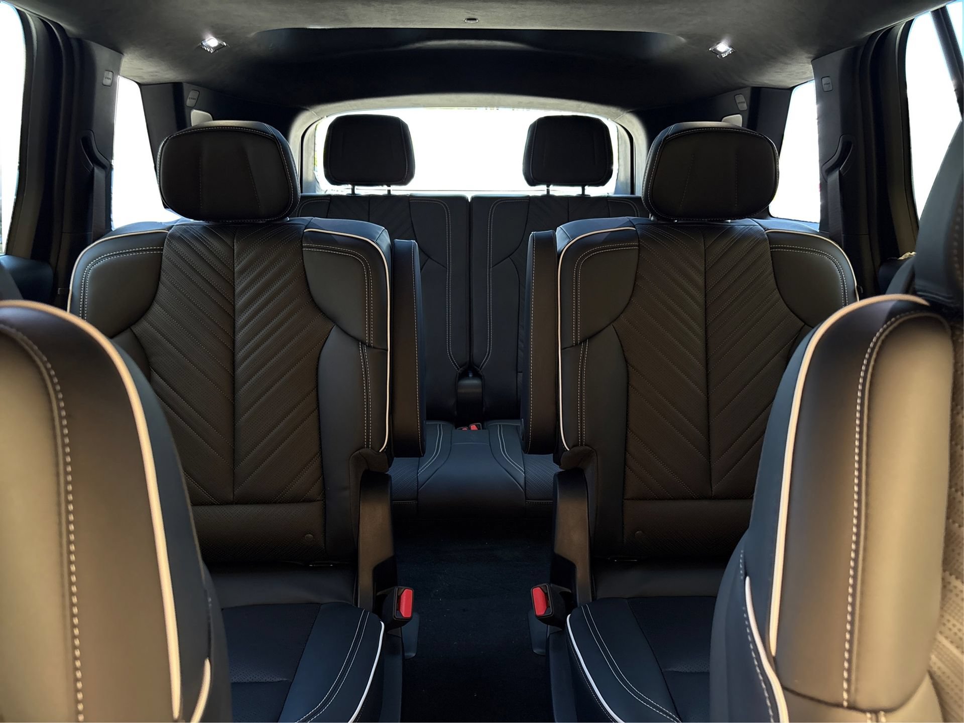 New 2027 Cadillac Vistiq Sport AWD/4WD image 17