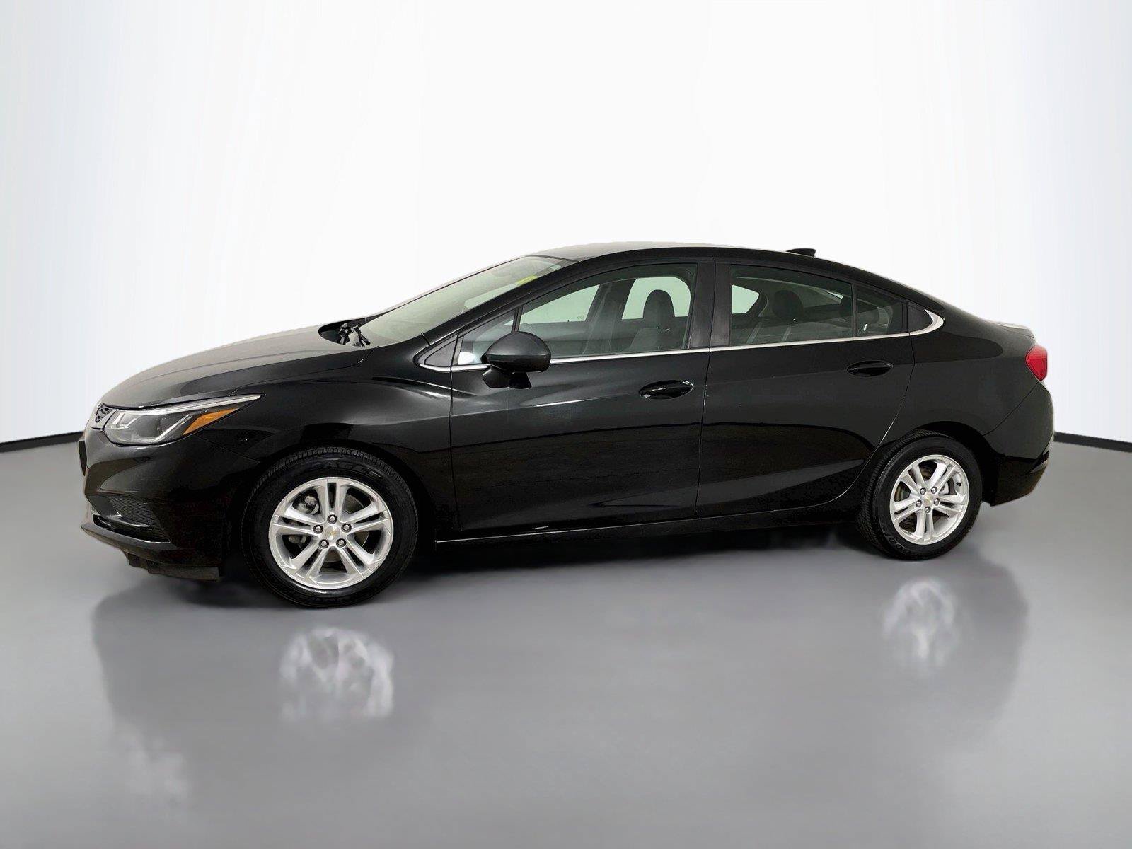Used 2017 Chevrolet Cruze LT FWD image 8
