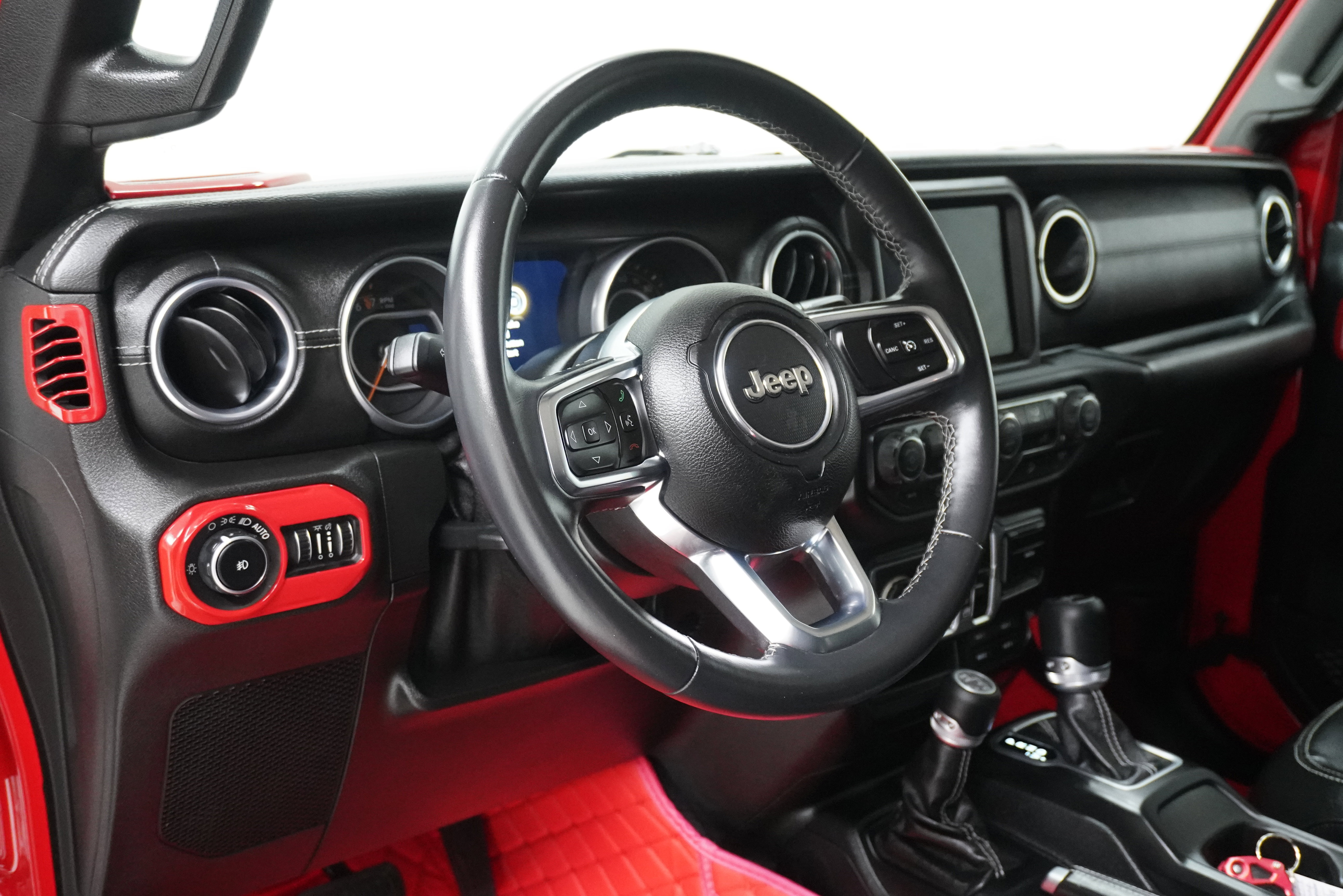 Used 2018 Jeep Wrangler Unlimited Sahara AWD/4WD image 11