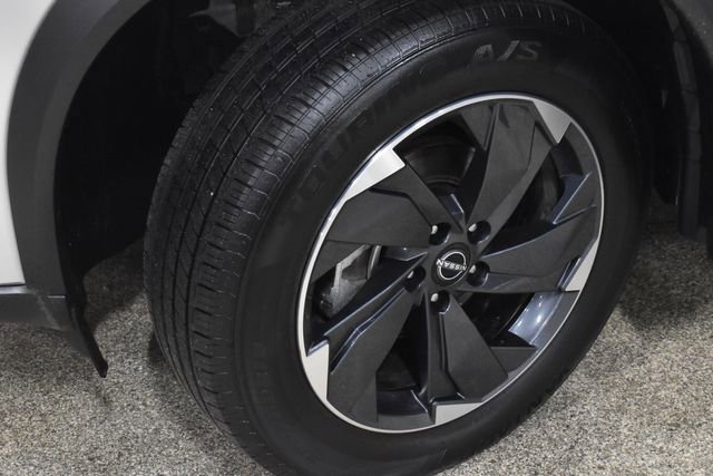 Used 2025 Nissan Rogue SV image 11