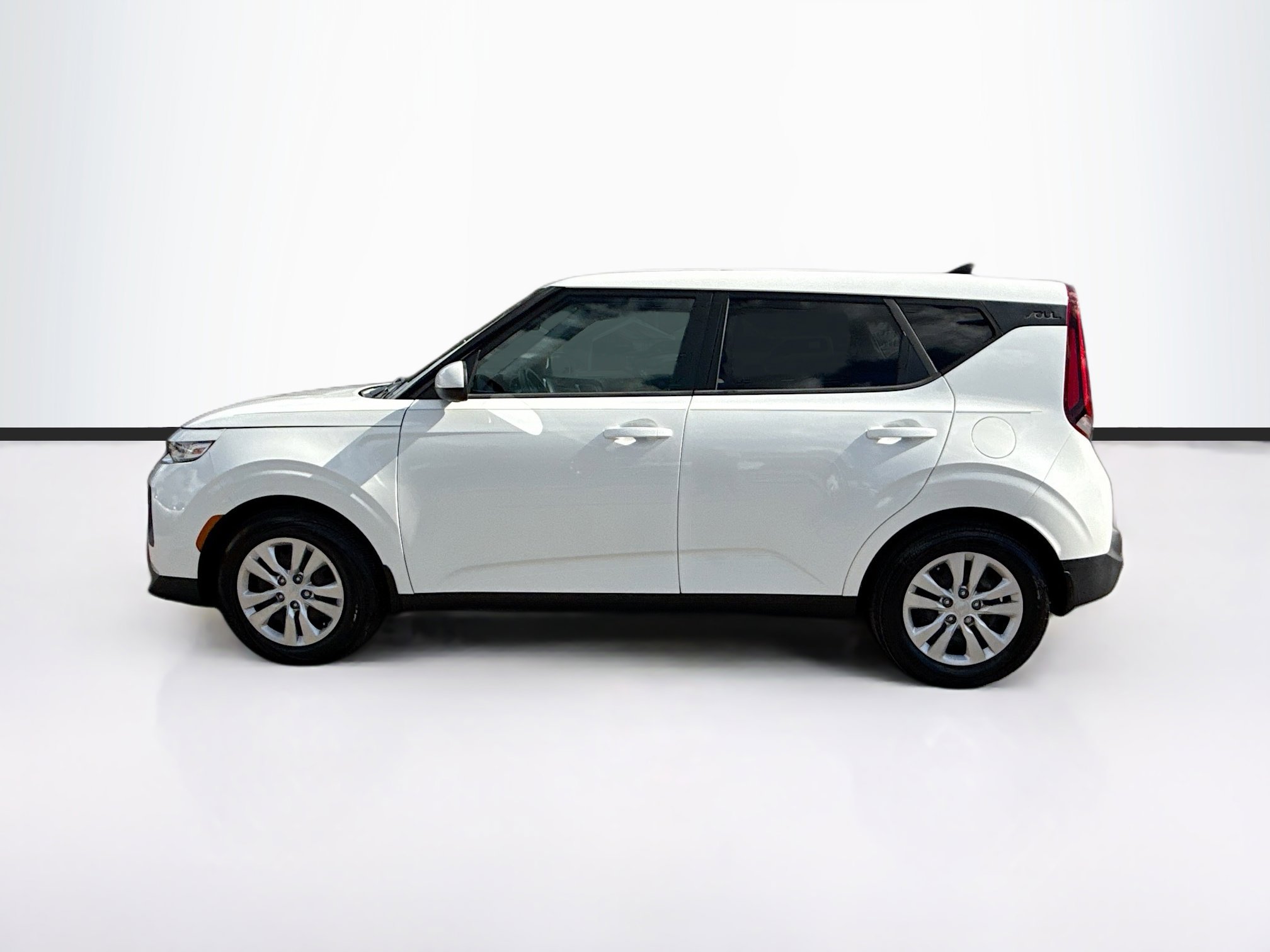 Used 2022 Kia Soul LX image 6