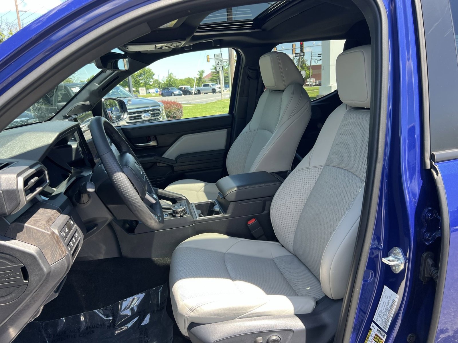 Used 2025 Toyota Tacoma Limited AWD/4WD image 13