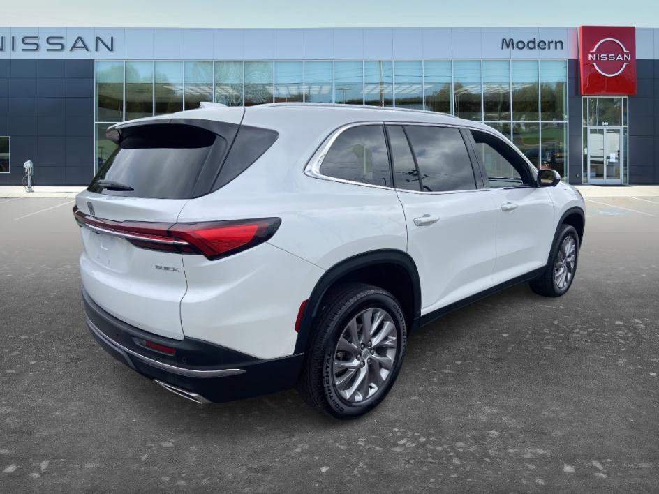 Used 2025 Buick Enclave Preferred w/ Power Package FWD image 5