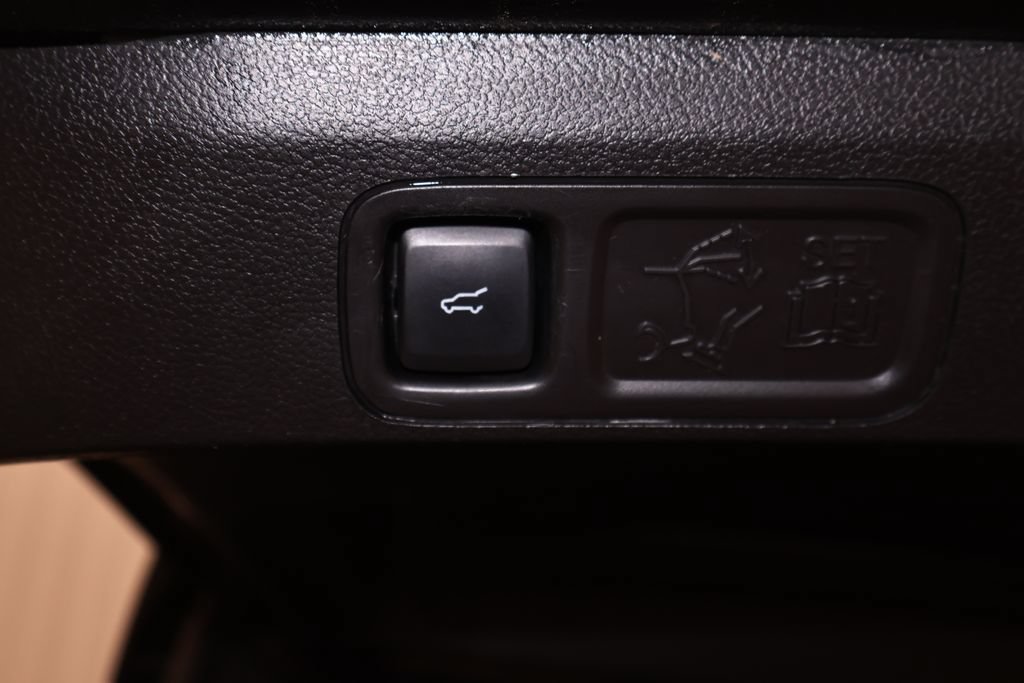 Certified 2020 Ford Expedition Limited w/ Equipment Group 303A AWD/4WD image 47