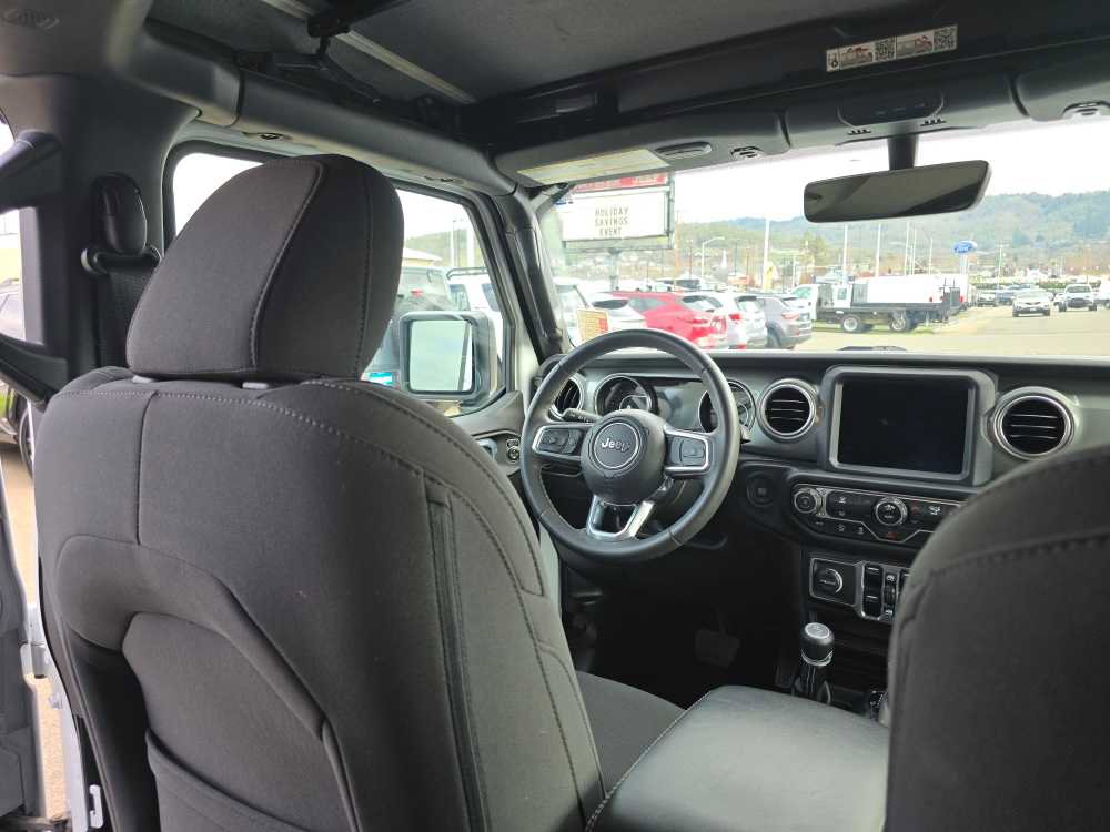 Used 2023 Jeep Wrangler Sahara image 10
