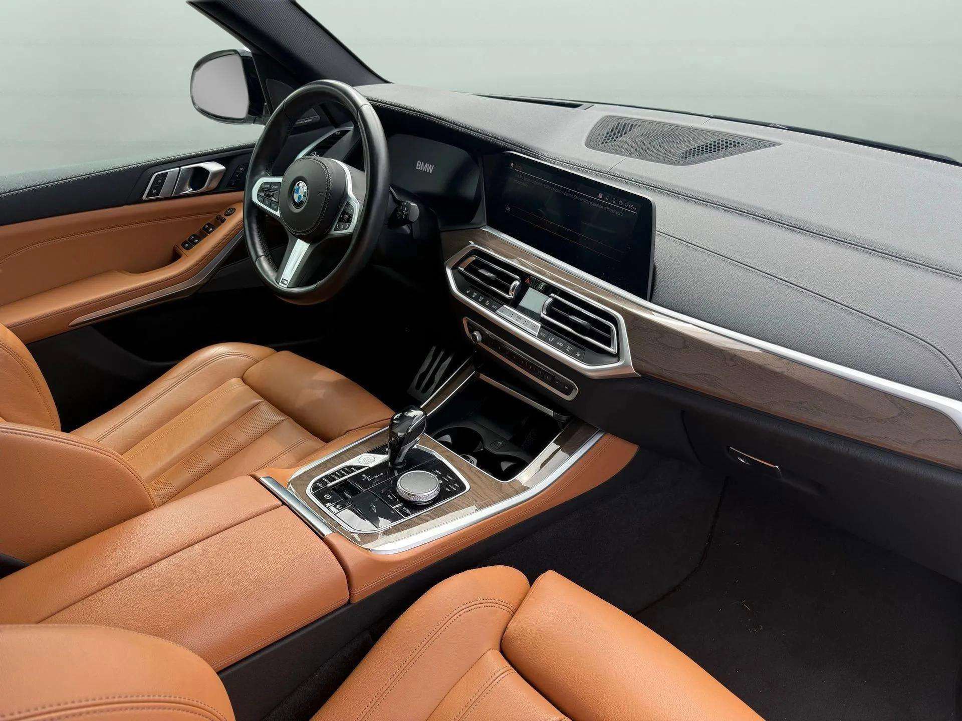 Used 2021 BMW X5 xDrive40i w/ M Sport Package image 2