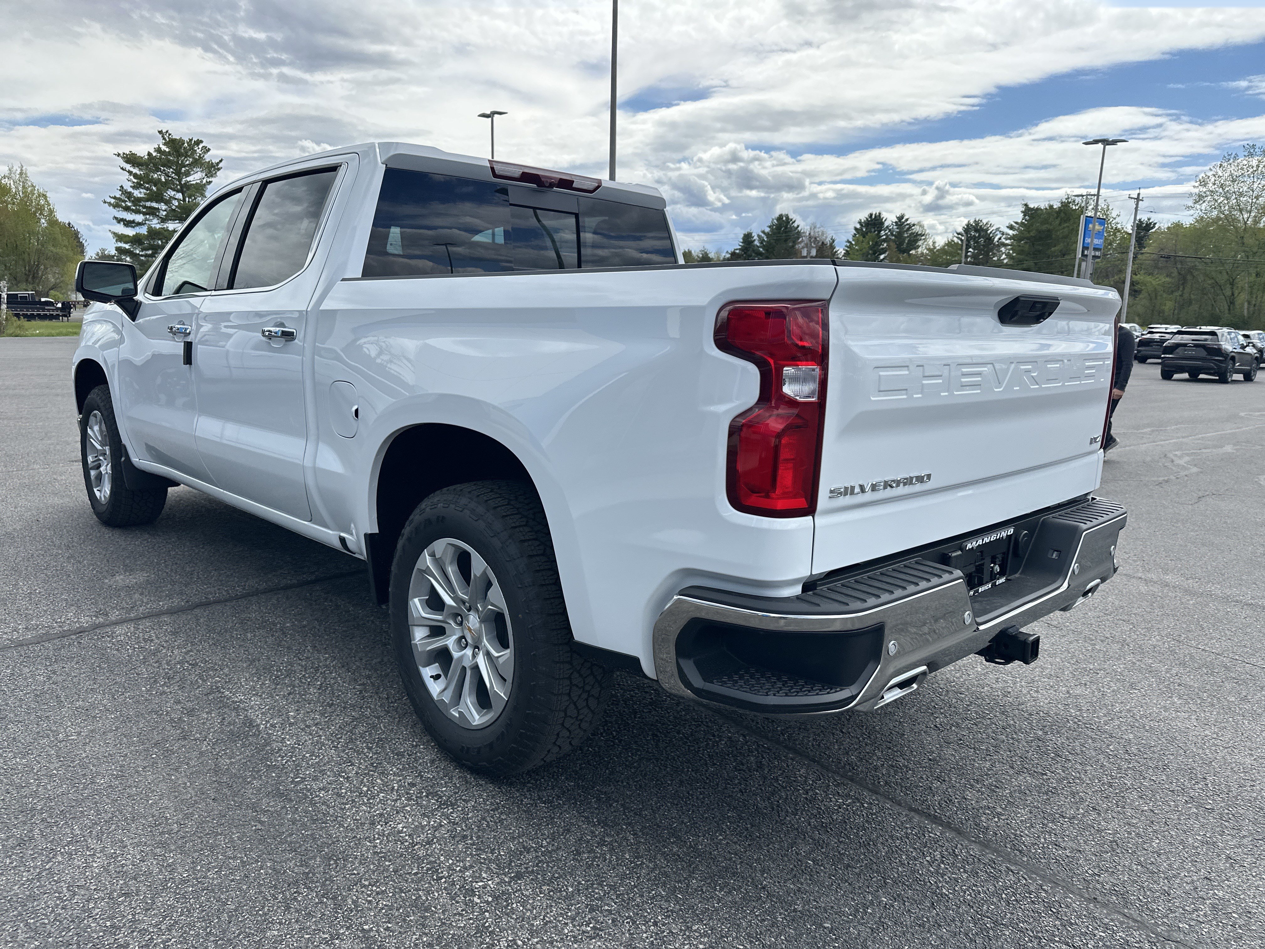 New 2026 Chevrolet Silverado 1500 LTZ w/ LTZ Premium Package AWD/4WD image 5